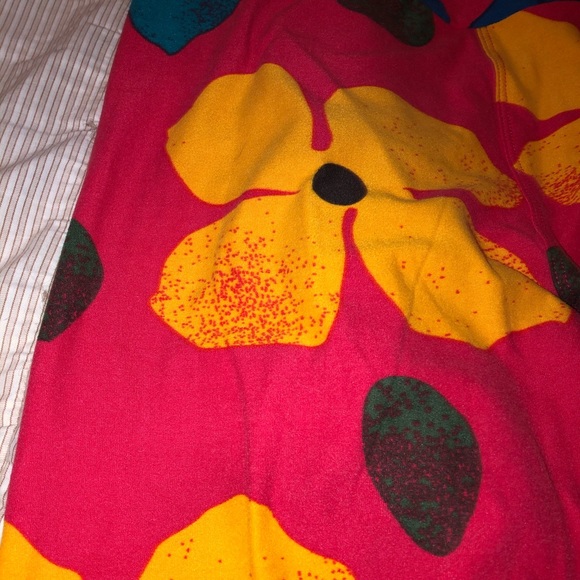 LulaRoe red floral leggings - Picture 4 of 8